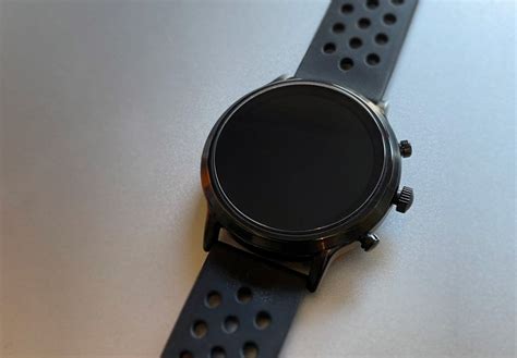 fossil smartwatch won't turn on.